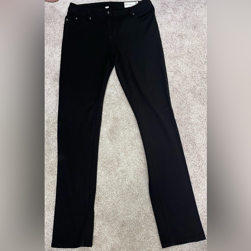 Two by Vince Camuto Stretch Jeans in black. Size 26 / 2.